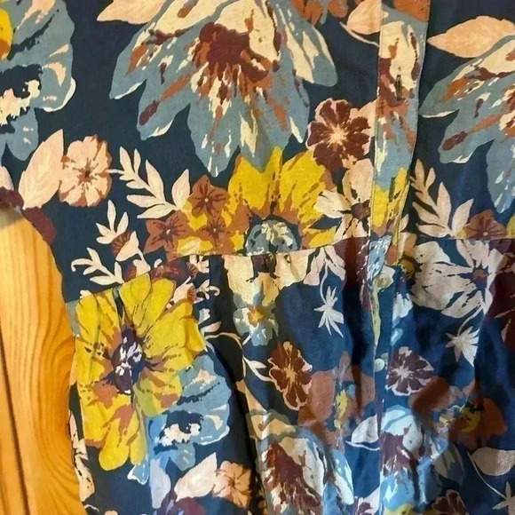 Quicksilver peplum floral top size small - Picture 4 of 7